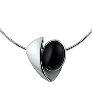 Collar con piedra negra