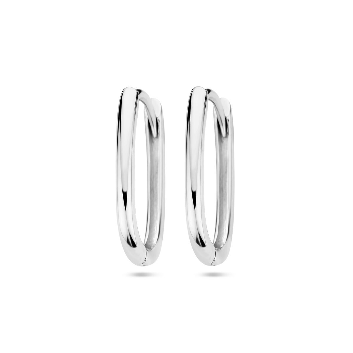 Pendientes de aro de 14K en oro blanco con diseño tipo clip de papel, acabado pulido.