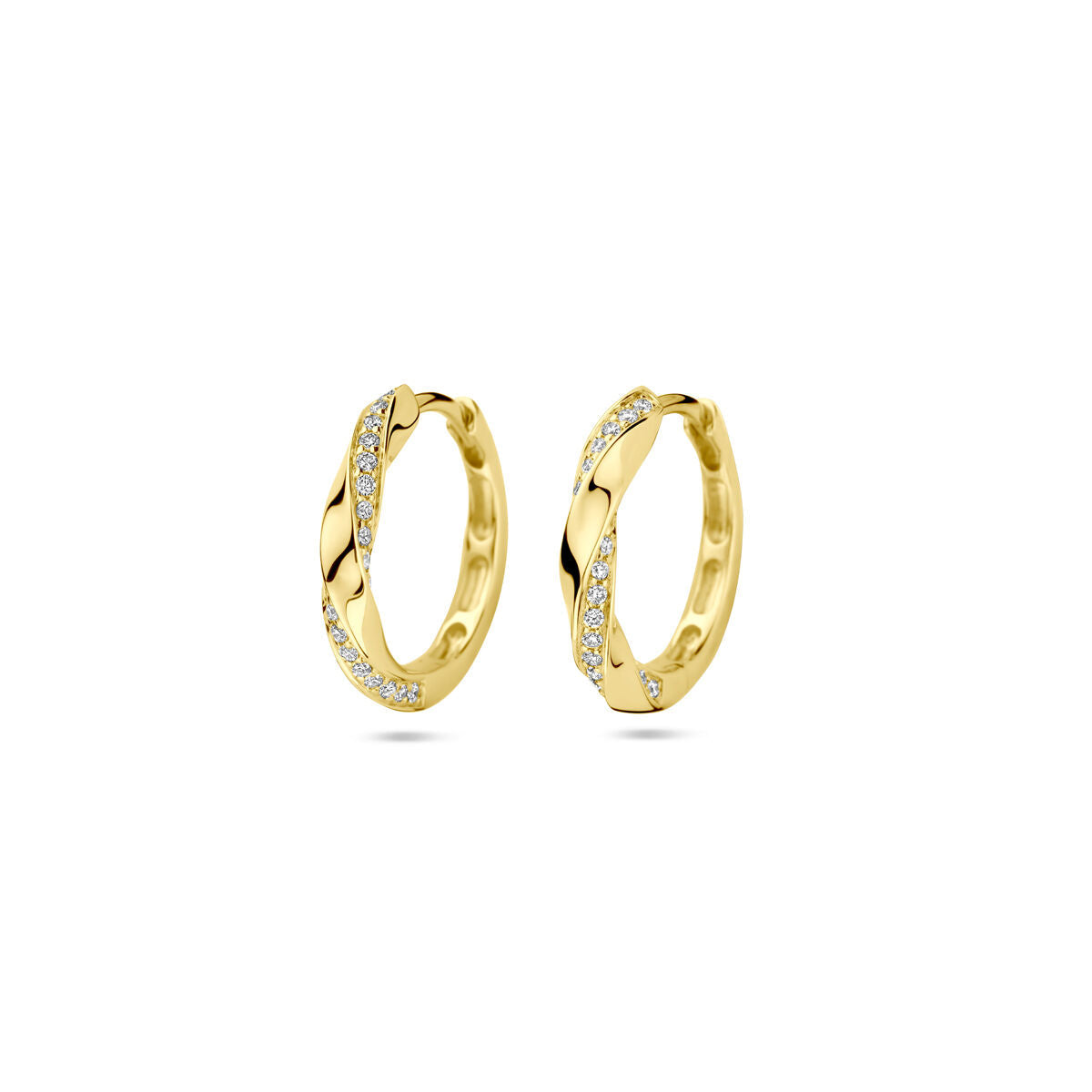 Aros de oro amarillo de 14K con diamantes de 0.20 ct, diseño ondulado y diámetro de 15 mm.