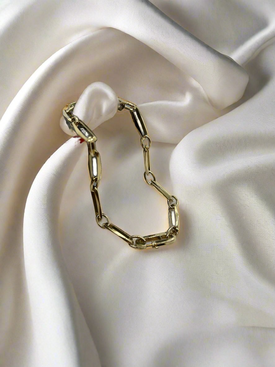 Pulsera vintage de oro de 14k con eslabones cerrados, peso de 7.7 gramos.
