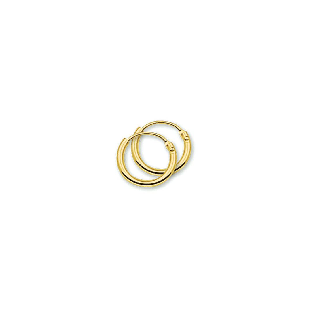 Een paar Van der Kooij Collectie oorringen ronde buis 1,3 mm 1 micron zilver verguld (geel) dames oorbellen met scharniersluiting, afgebeeld op een witte achtergrond.