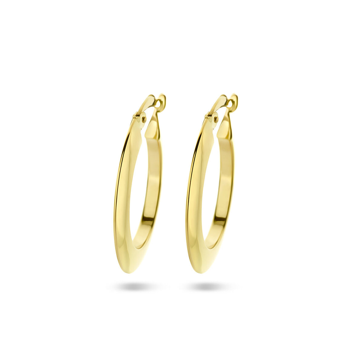Aros de tubo afilado en oro amarillo de 14 quilates.