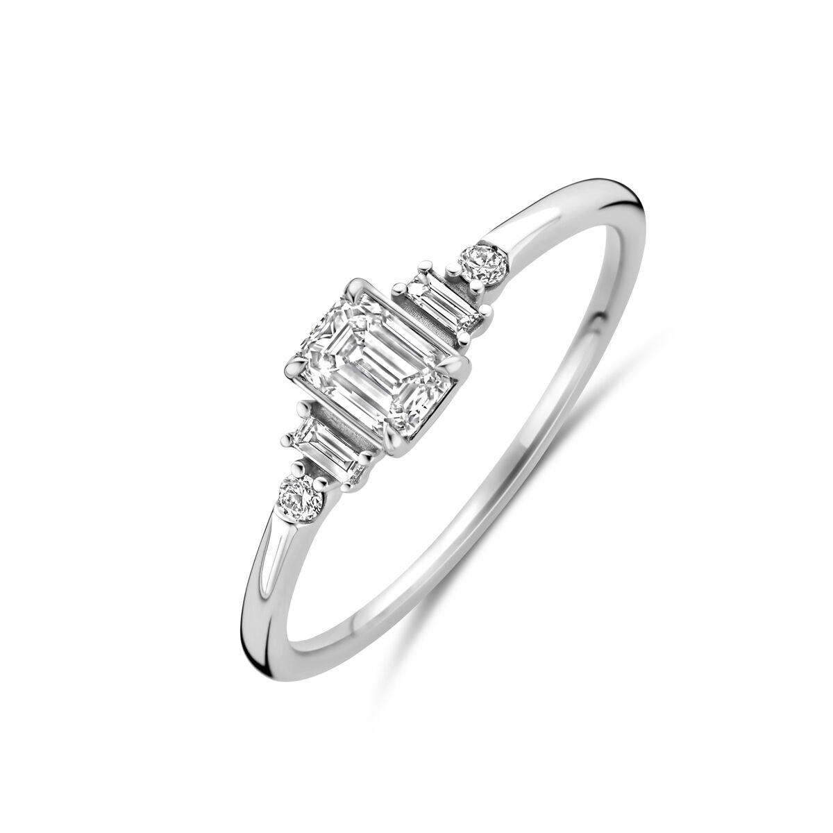 Anillo de oro blanco de 14K con diamante lab-grown de 0.40 ct y dos diamantes laterales.