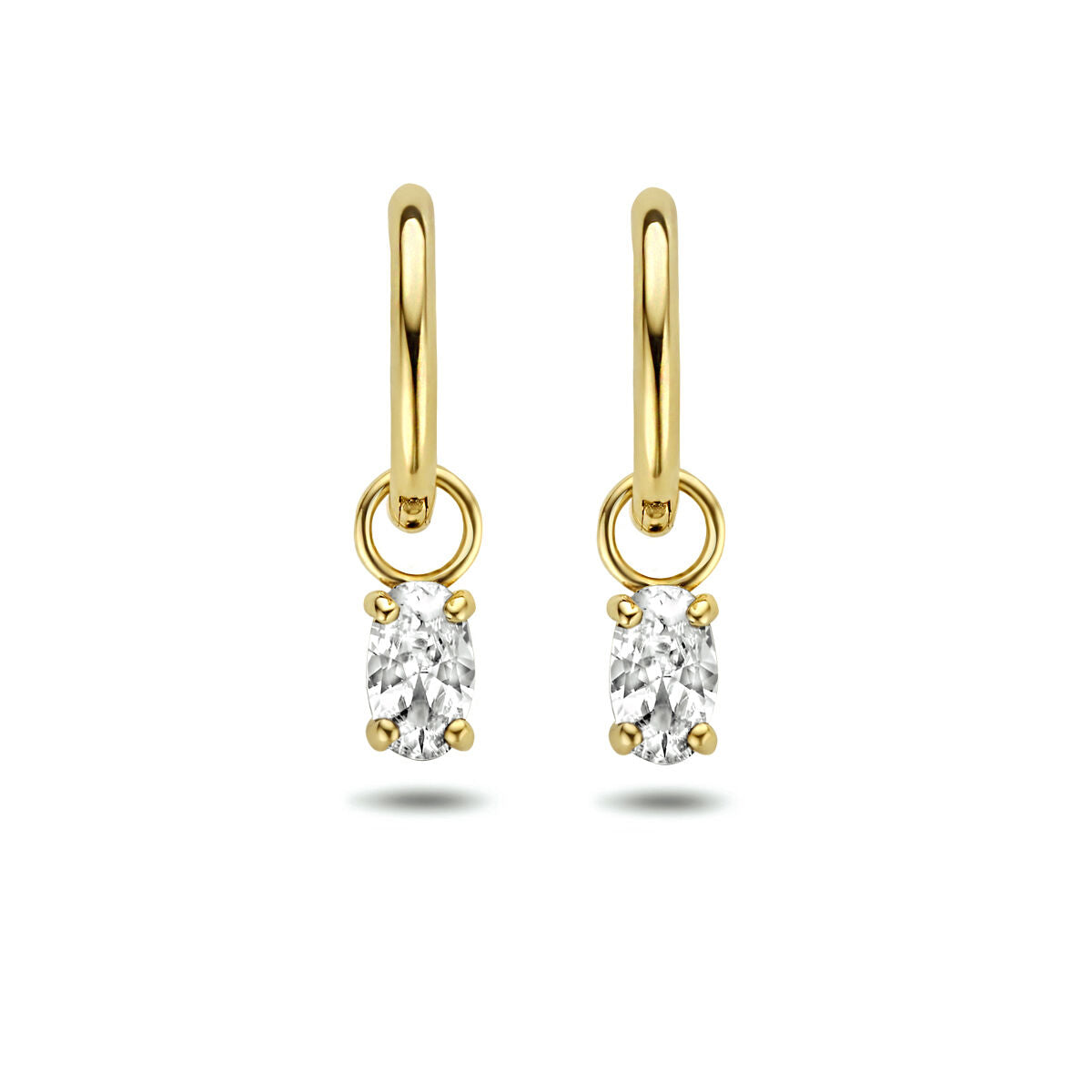 Pendientes de aro de oro amarillo de 14K con zircón en forma ovalada.