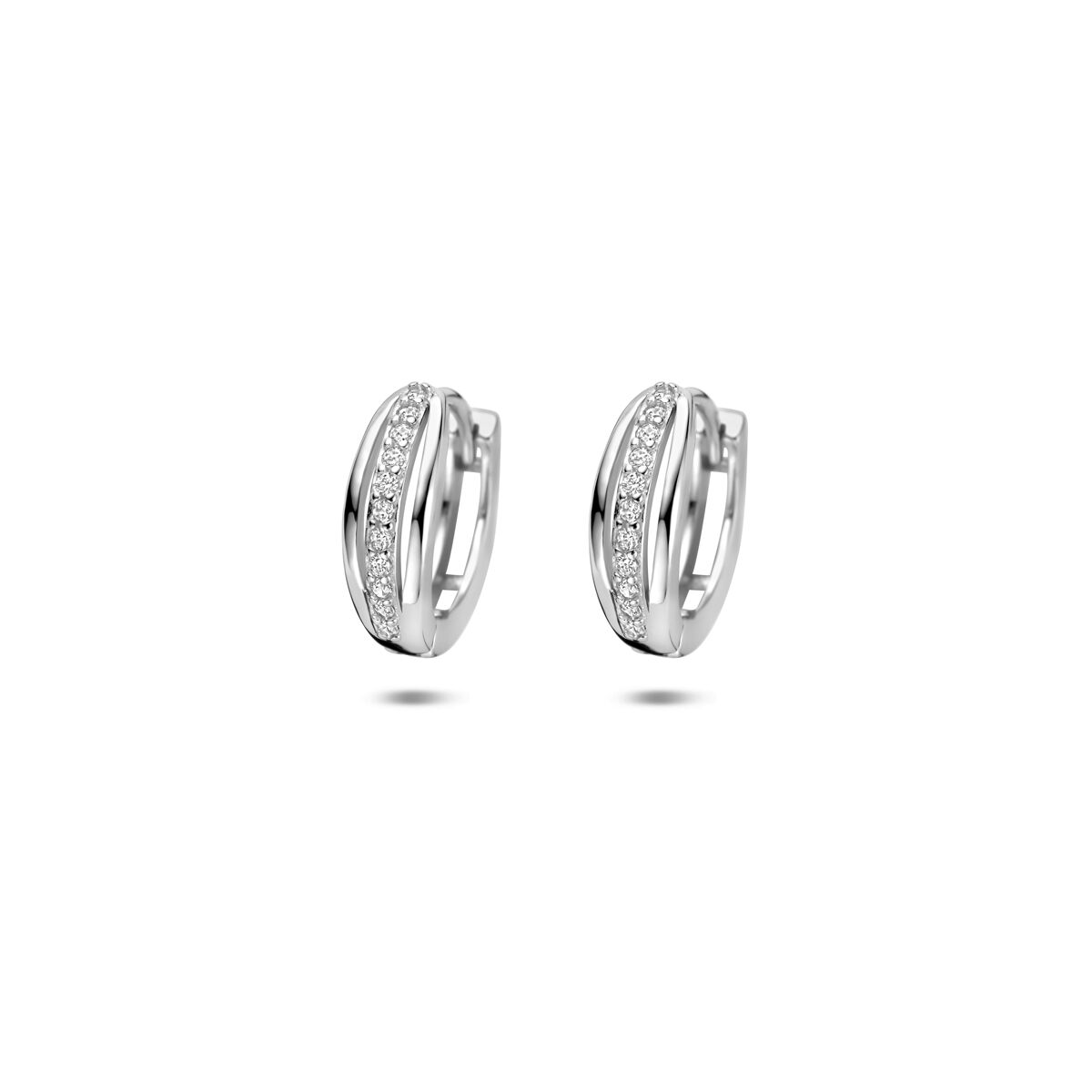 Pendientes de aro de plata con circonitas, acabado en rodio, diseño elegante y brillante.
