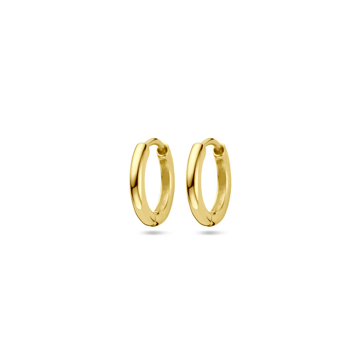 Pendientes de aro dorados de 13 mm con un acabado de 1 micrón.