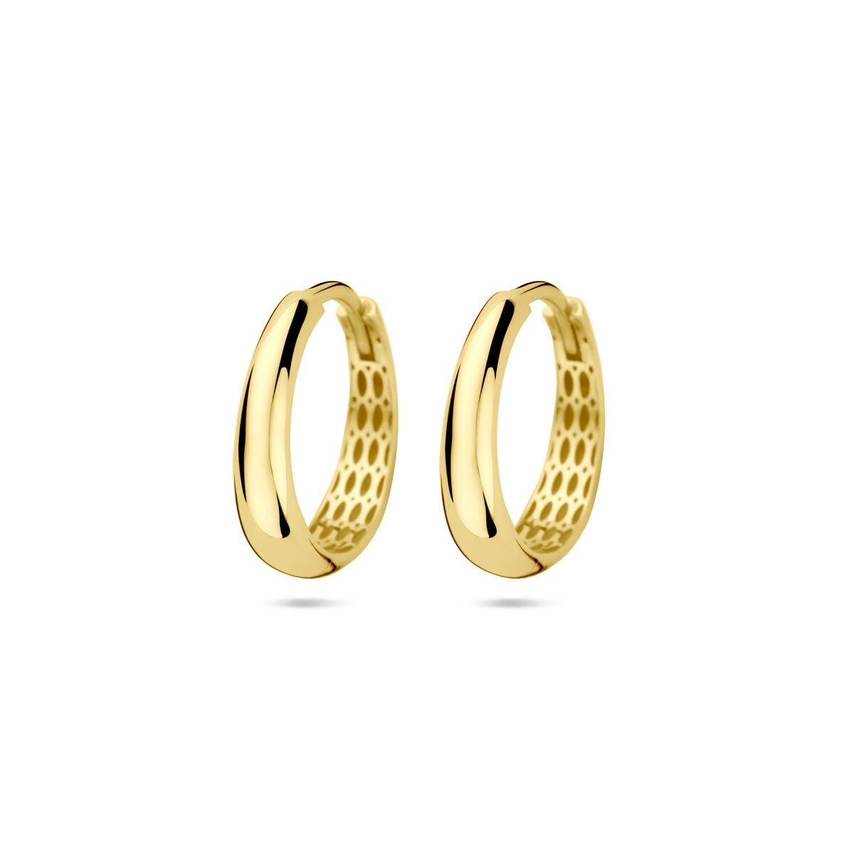Pendientes de aro de 18 mm en oro amarillo de 14 quilates con acabado pulido.