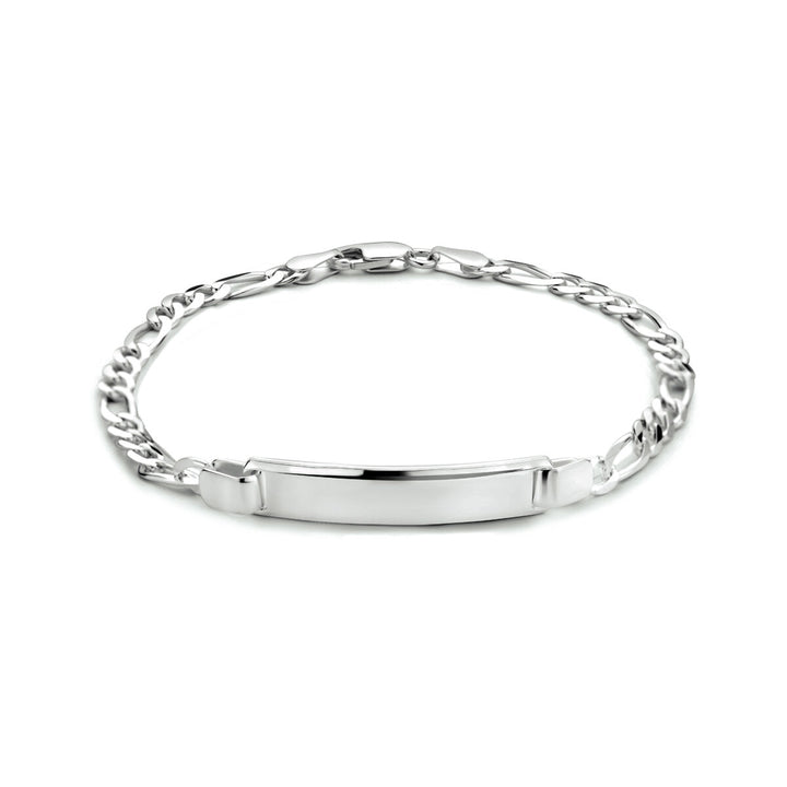 De Van der Kooij Collectie graveerarmband figaro plaat 6,0 mm 19 cm is een 925 zilveren armband met rechthoekige ID-plaat, getoond op een witte achtergrond.