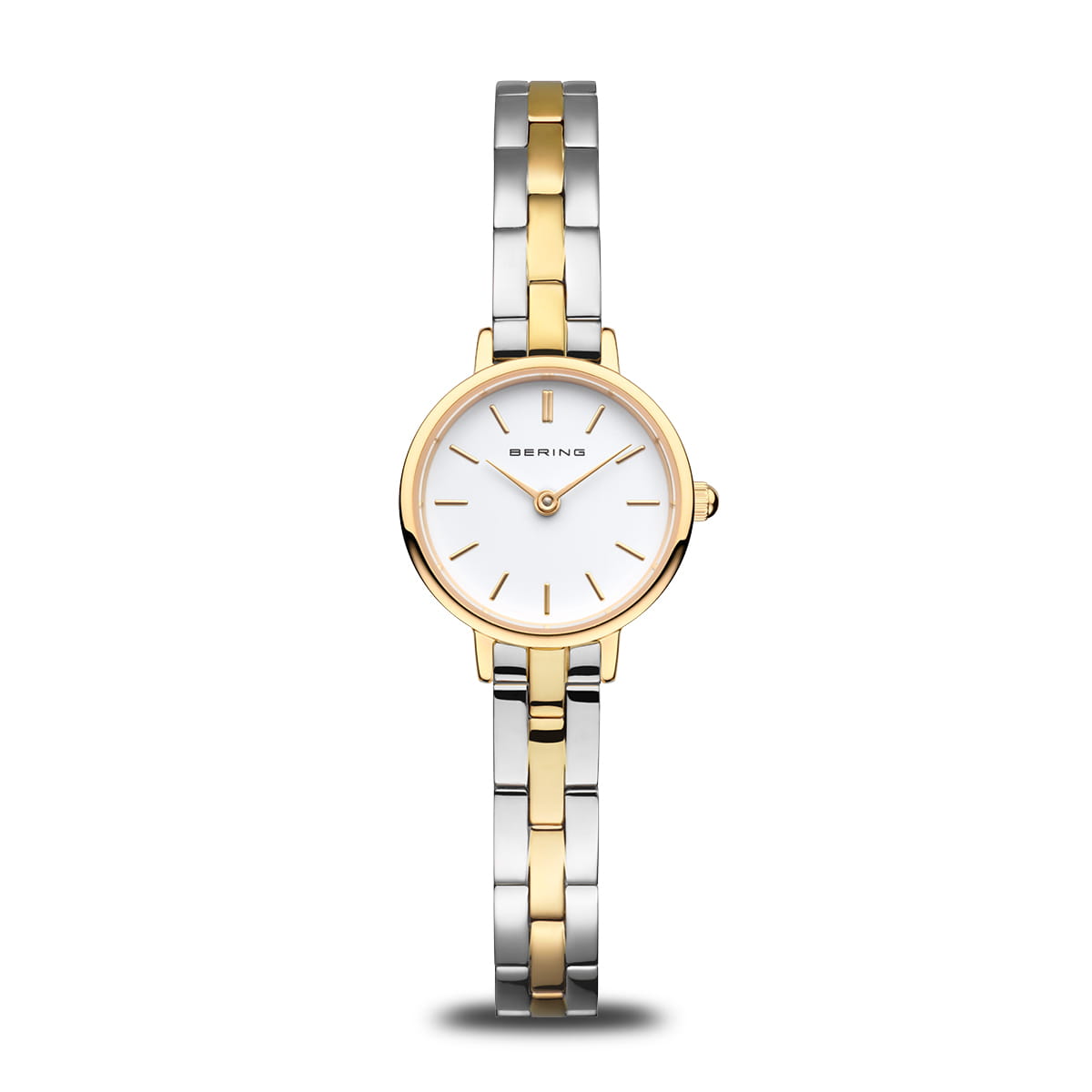 Reloj de esfera blanca con caja dorada y correa de acero bicolor.
