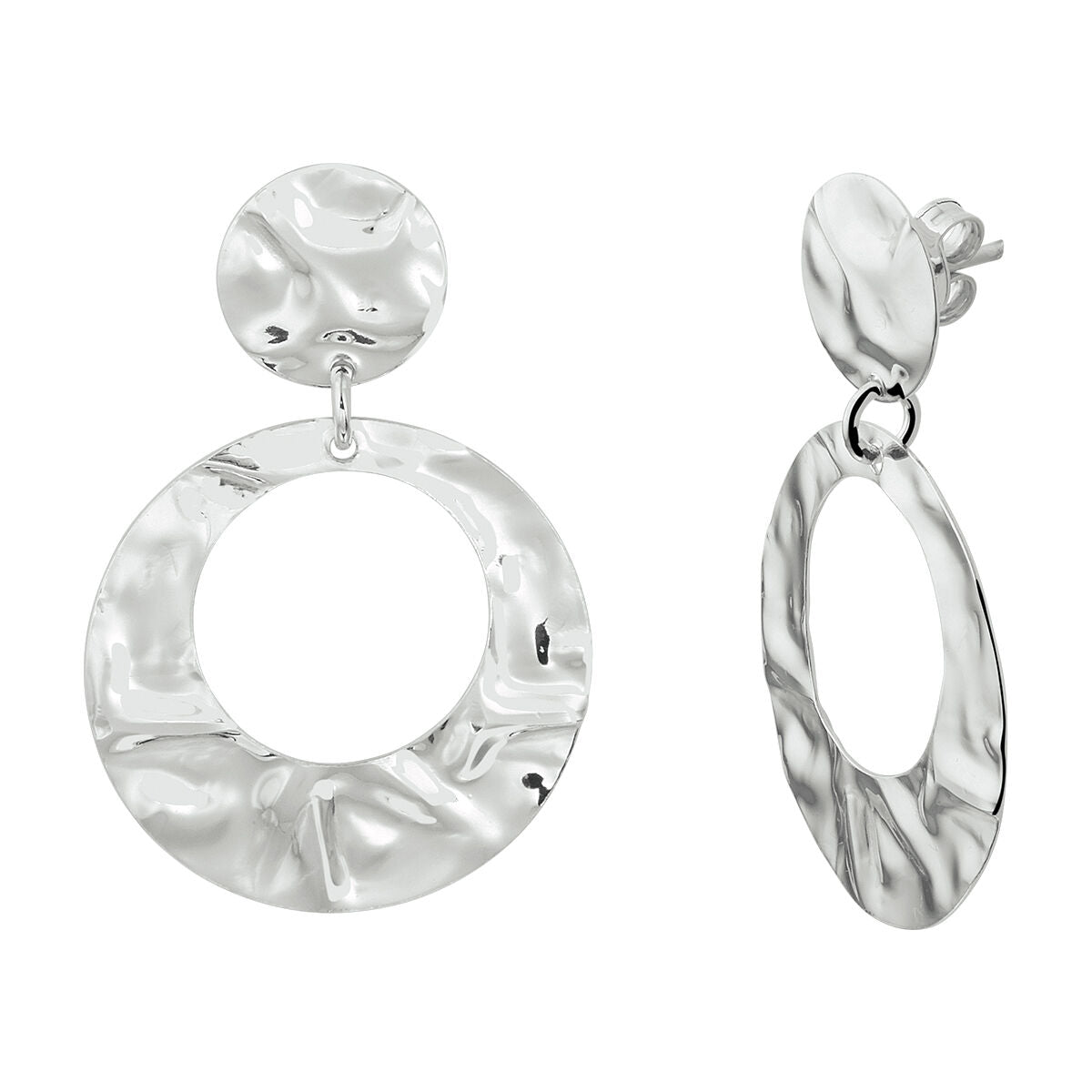 Pendientes largos de plata con acabado martillado y rodio, en forma de círculo.