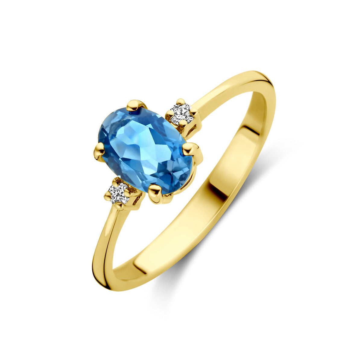 Anillo de trilogía con topacio azul londres ovalado y diamantes de 0.04ct en oro amarillo de 14K.