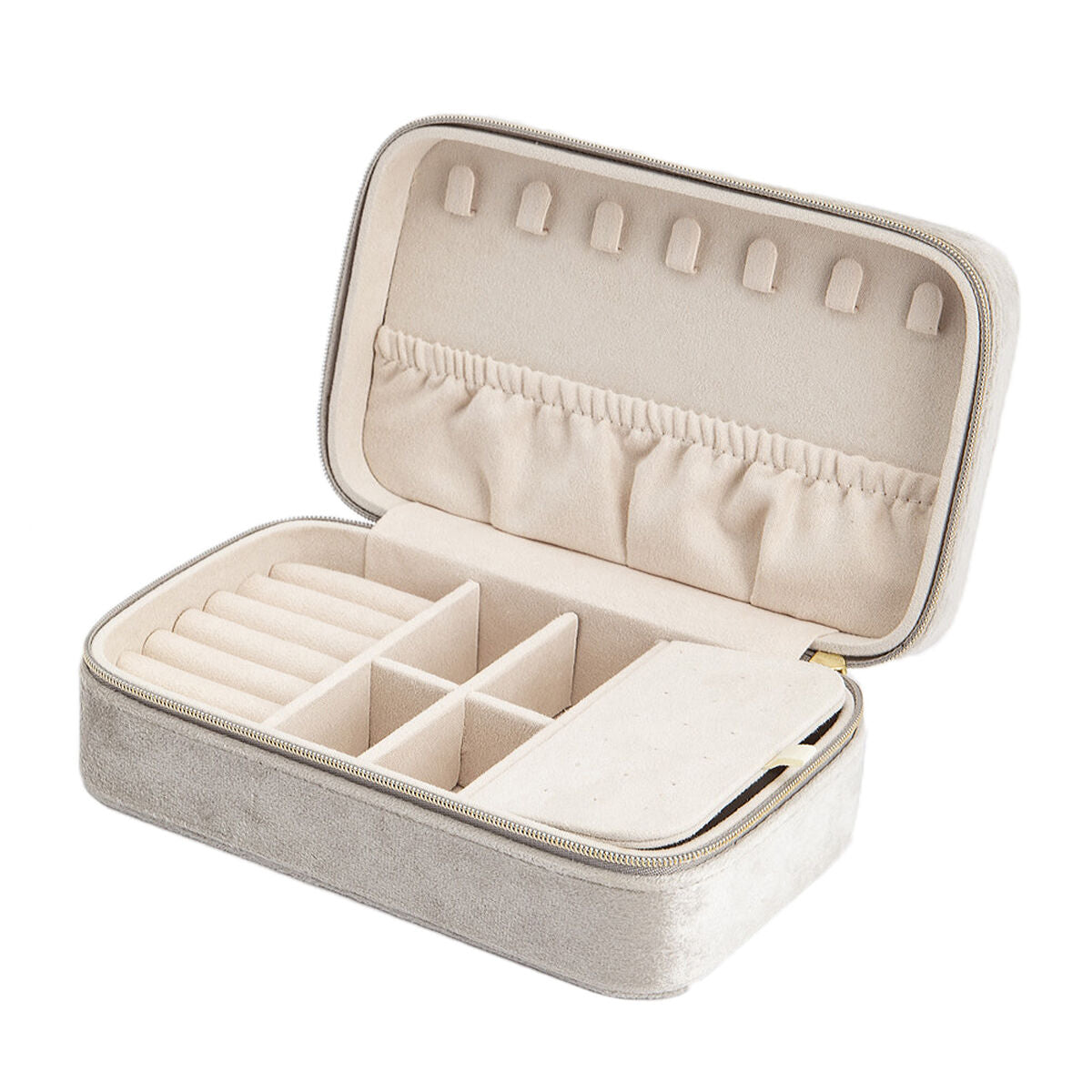 De Van der Kooij Collectie sieradendoos creme toebehoren is een beige fluwelen sieraden organizer voor dames met een open deksel, ringsleuven, verdelers, elastisch zakje, kettinghaakjes binnenin en een veilige ritssluiting.