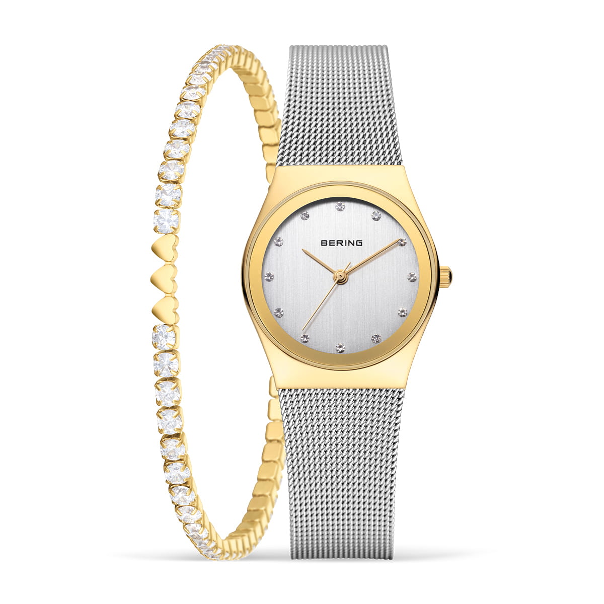 Reloj con esfera plateada y malla de acero inoxidable dorada, acompañado de pulsera dorada con cristales.