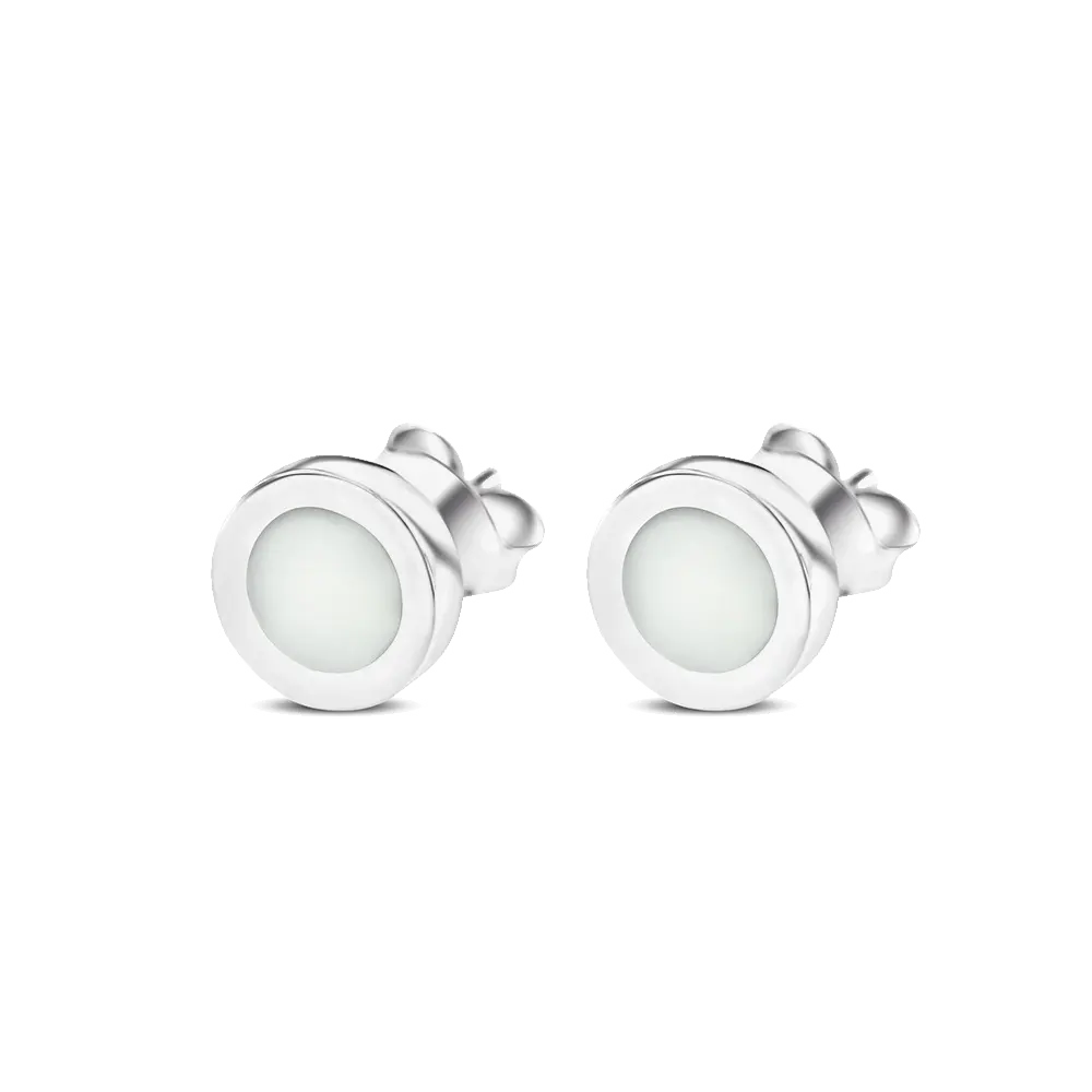Pendientes de plata con diseño circular y acabado brillante, con una piedra blanca en el centro.