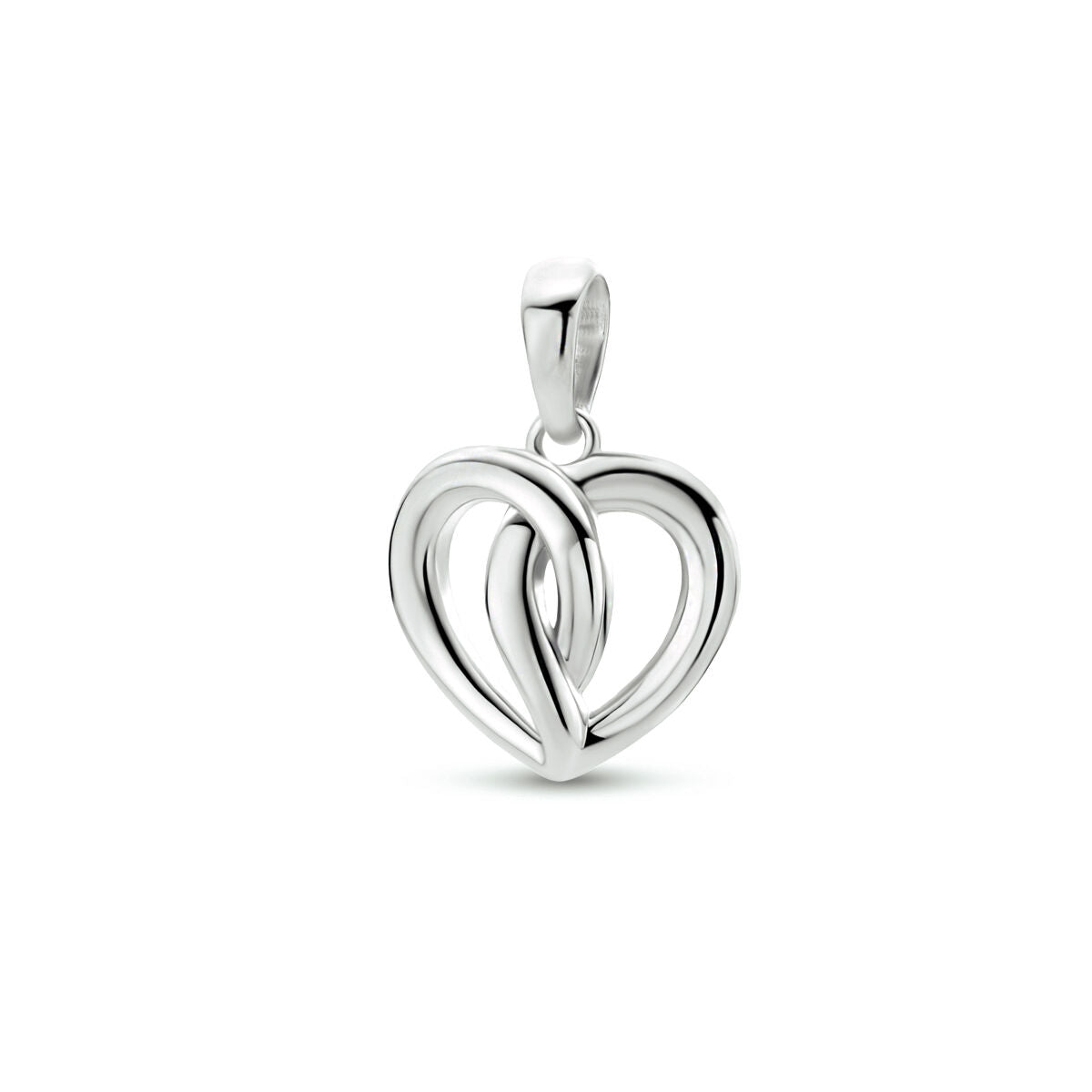 Colgante de corazón de plata rodiada con un diseño entrelazado.