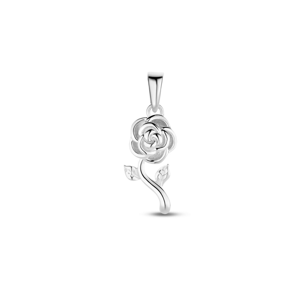 Colgante de rosa en plata rodiada con detalles de hojas.