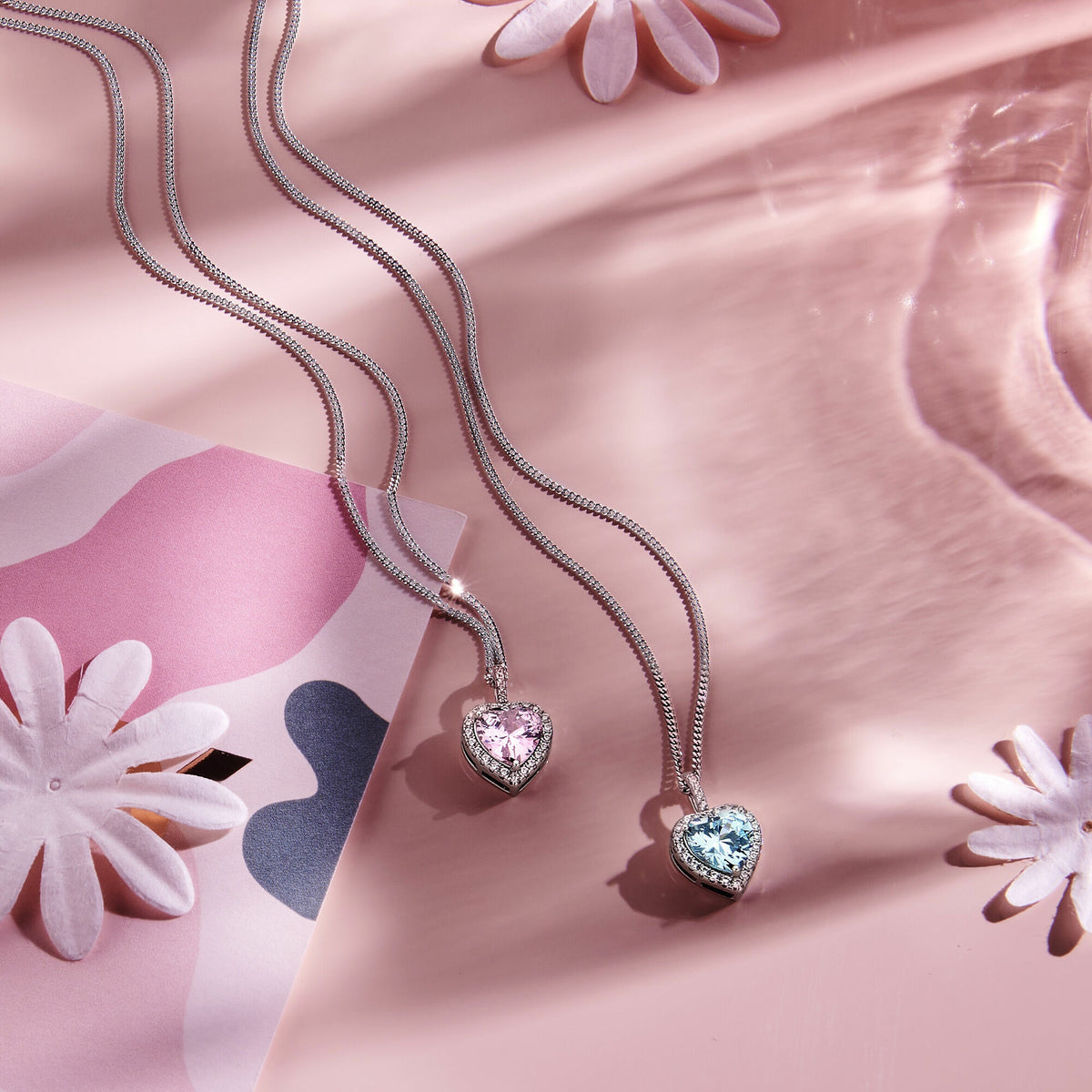 colgante corazón blanco y circonita color aguamarina halo plata rodiada