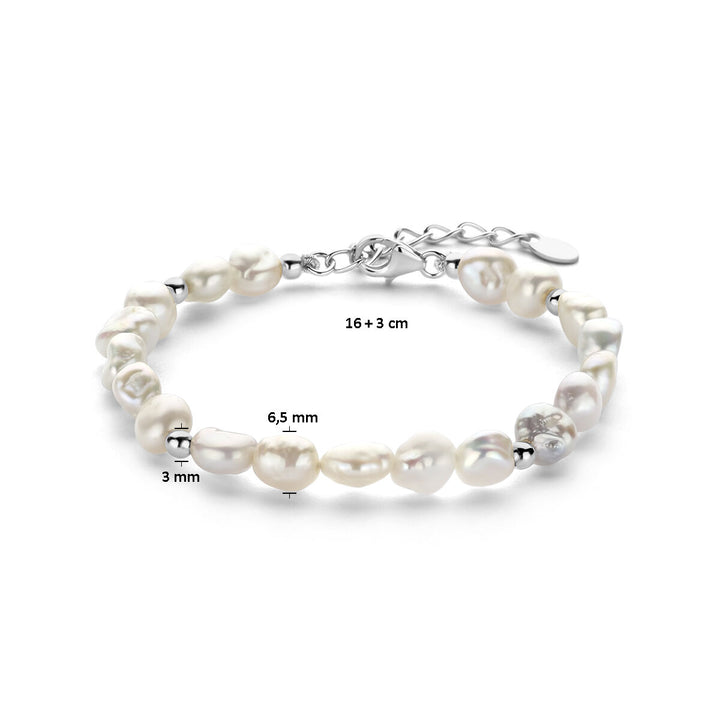 De Van der Kooij Collectie armband parel barok 16 + 3 cm zilver gerhodineerd is voorzien van onregelmatige zoetwaterparels (6,5 mm), 3 mm zilveren tussenkralen, karabijnsluiting en verstelbare ketting voor een verfijnde dames sieraad.