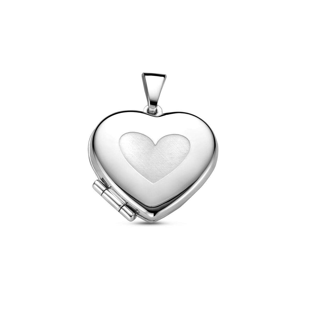 Colgante en forma de corazón de plata con acabado pulido y mate, con detalle de corazón en el centro.