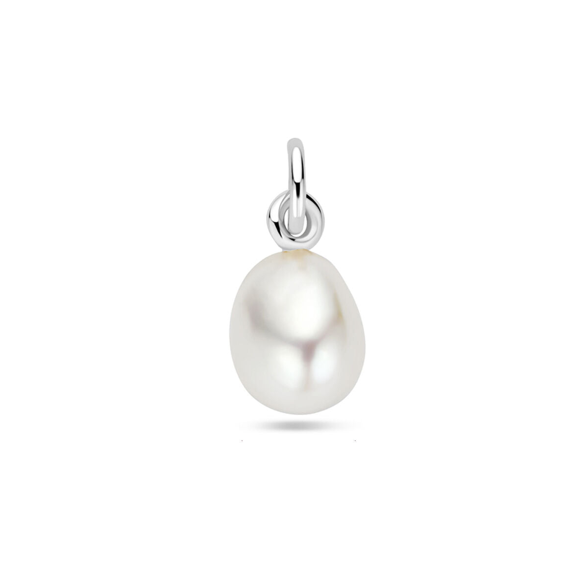 Colgante de perla en plata rodiada con forma ovalada y acabado brillante.
