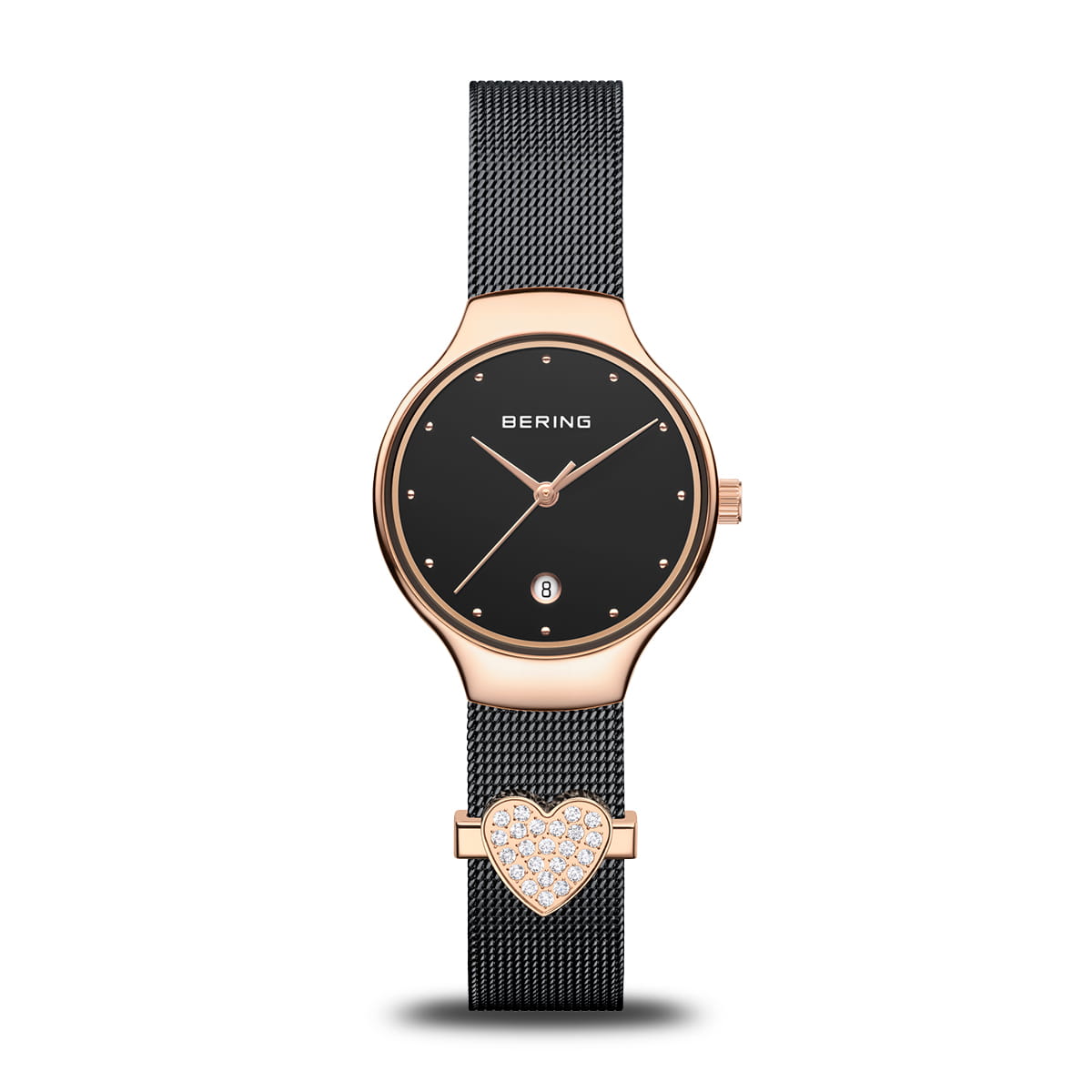 Reloj con esfera negra, caja dorada y malla metálica; detalle de corazón con cristales.