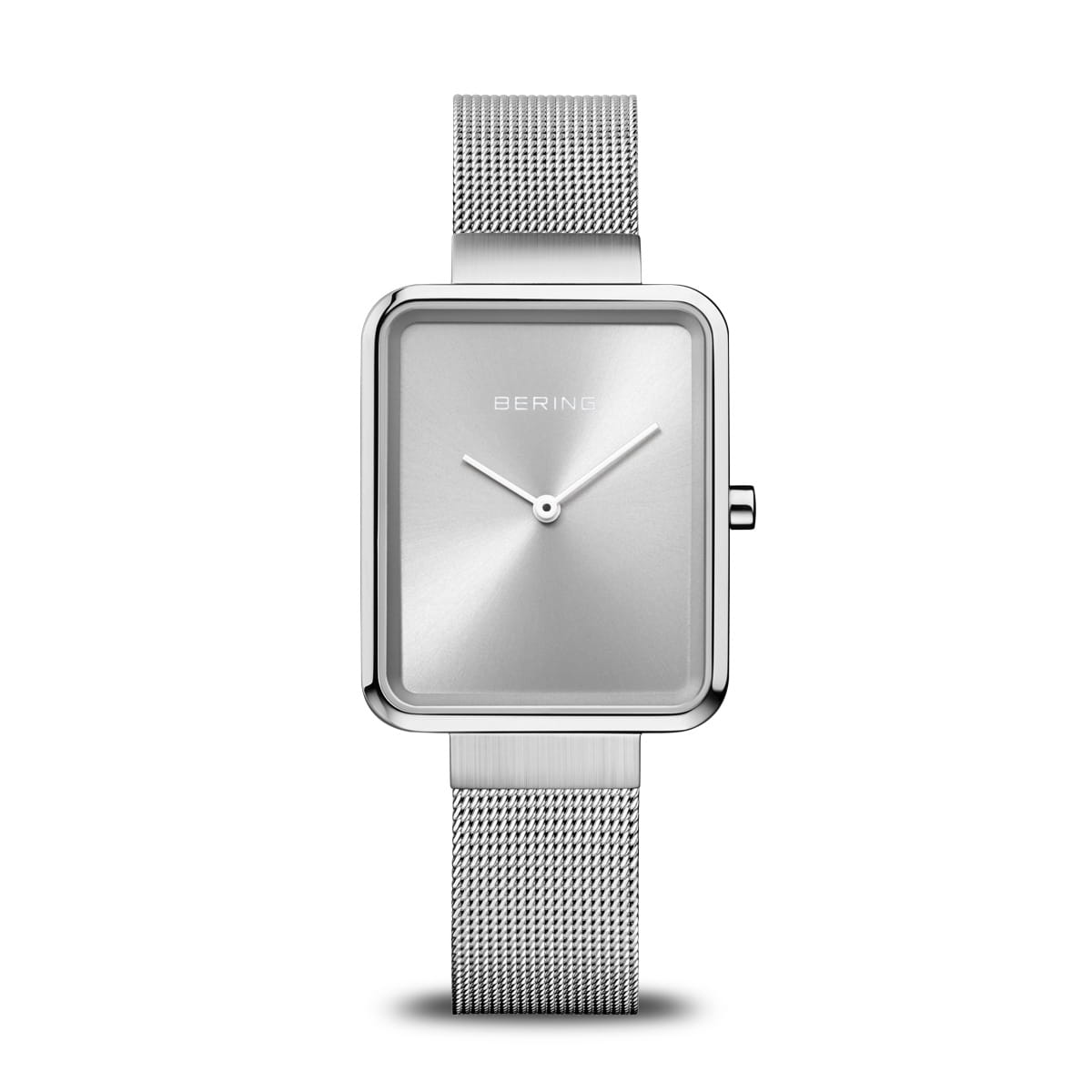 Reloj de mujer con esfera plateada y correa de malla metálica, forma rectangular y diseño minimalista.