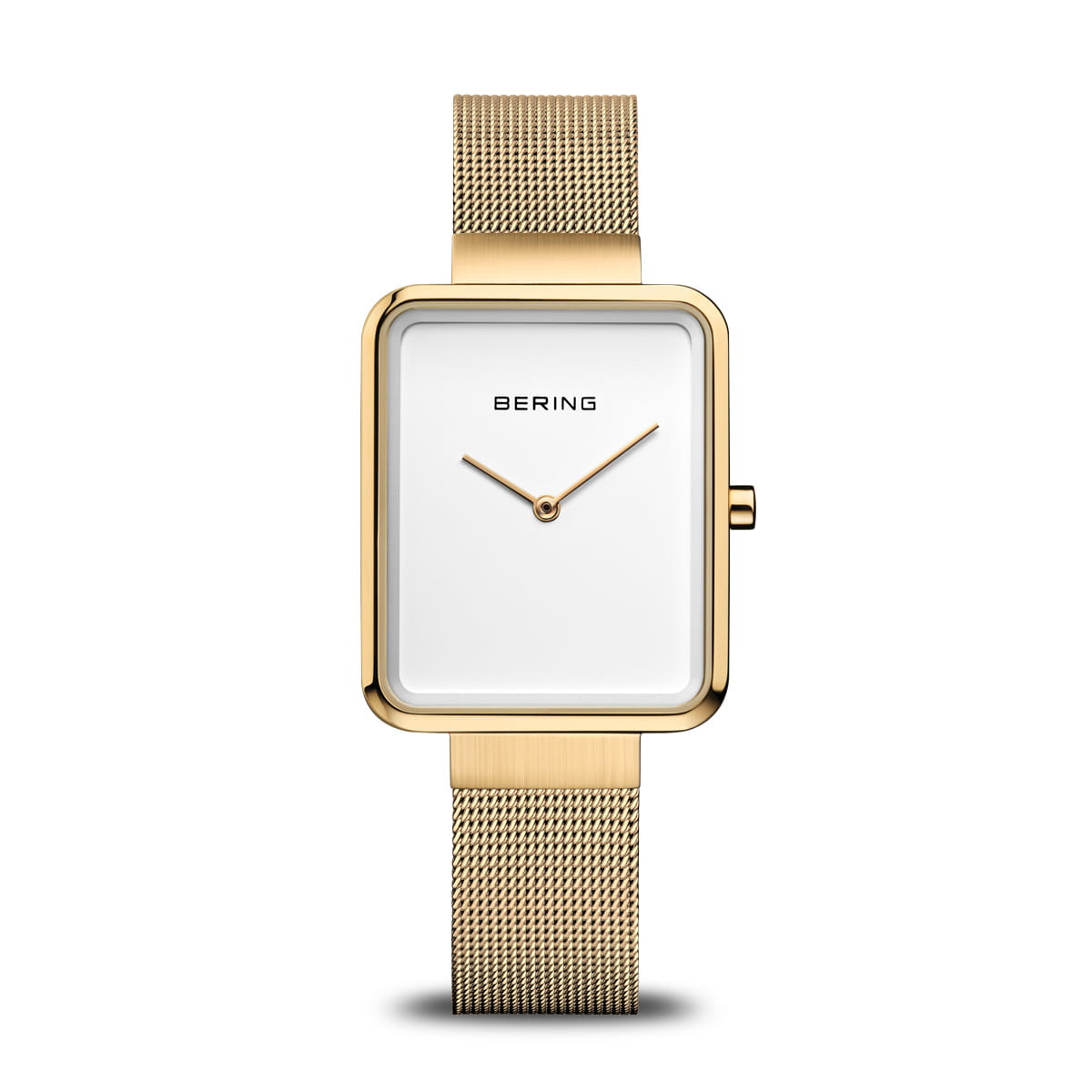 Reloj de dama con esfera blanca, caja rectangular dorada y correa de malla dorada.