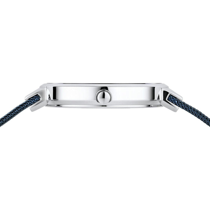 Het Bering 14531-307 dameshorloge toont een zijaanzicht van zijn slanke, dunne profiel. Het heeft een quartz-uurwerk, ronde metalen kast en roestvrij stalen lugs. Het horloge heeft een donkere, gestructureerde band die lijkt op leer of stof en toont de kroon in het midden.