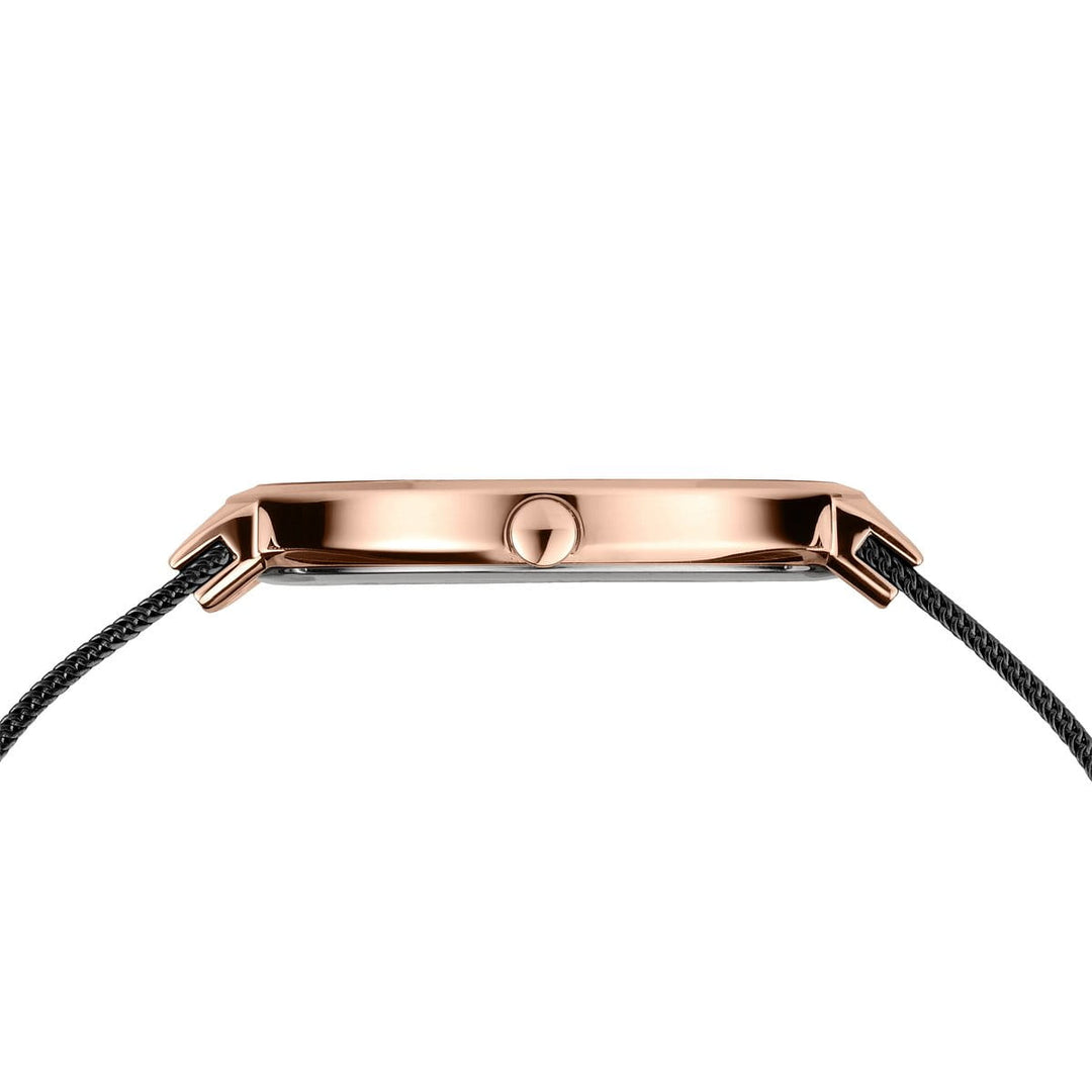 De 14539-166 van Bering heeft een strakke, rechthoekige roségouden roestvrijstalen kast, minimalistisch design met een zwarte band, gladde kastrand, centrale kroon en dunne moderne vorm. Dit unisexhorloge wordt aangestuurd door een precisie quartz-uurwerk.