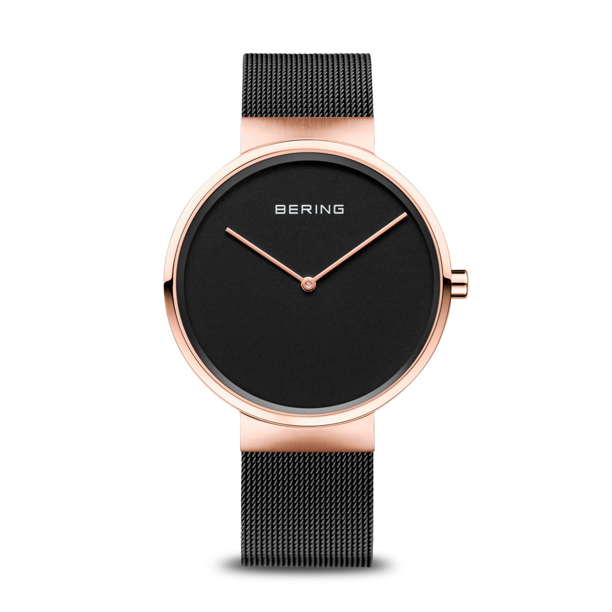 Reloj de esfera negra con correa de malla metálica en color rosa dorado.