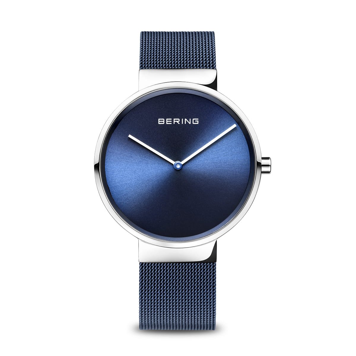 Reloj unisex con esfera azul y correa de malla metálica plateada.