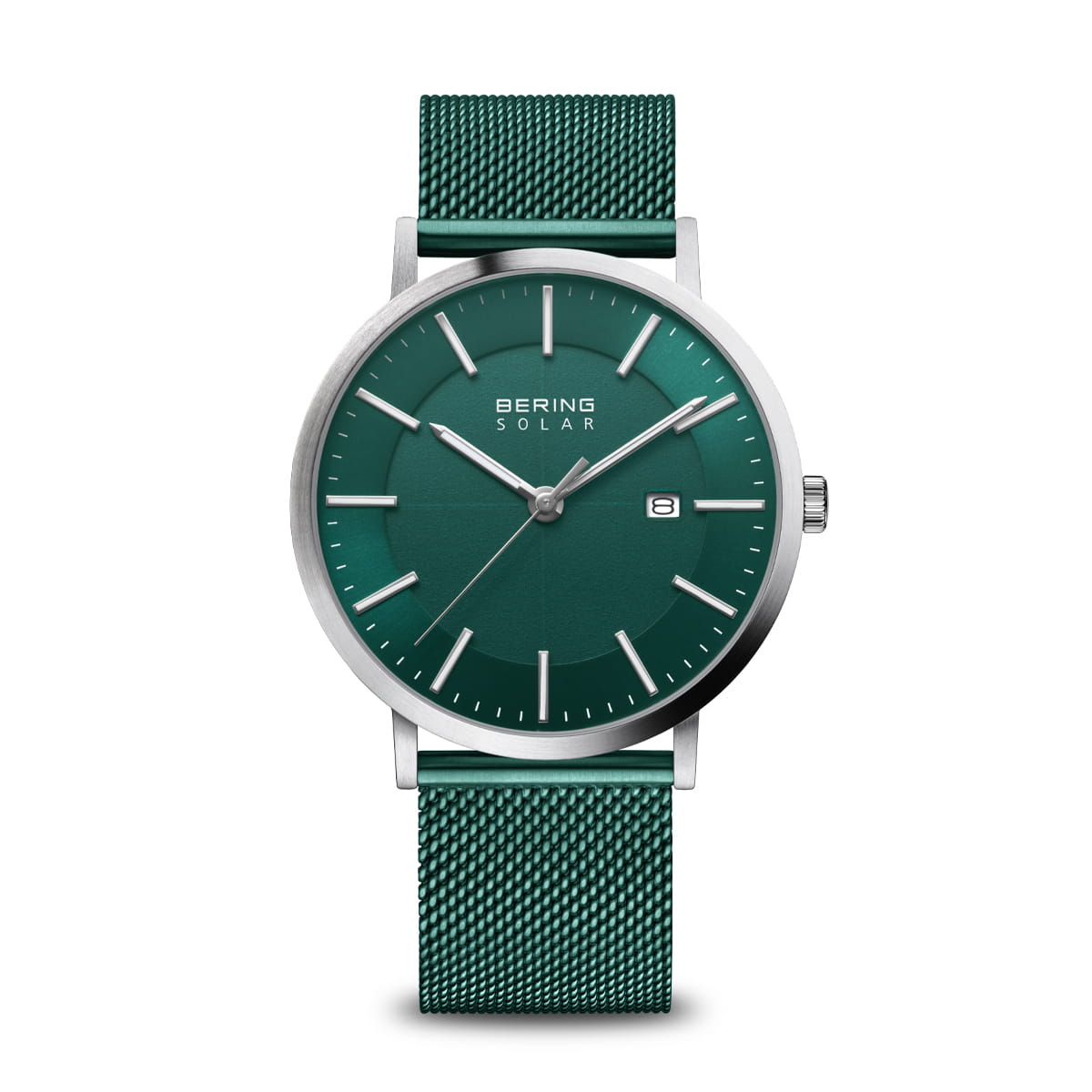 Reloj con esfera verde, correa de malla metálica plateada y detalles en plata.