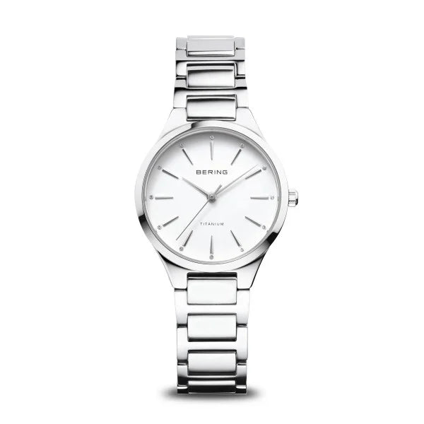 Reloj de acero inoxidable con esfera blanca y correa de eslabones.