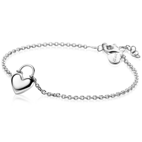 Pulsera de plata con un colgante en forma de corazón y cierre de langosta.