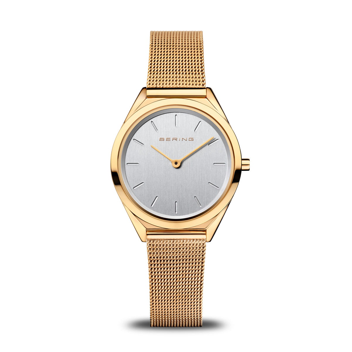 Reloj unisex con esfera plateada y correa de malla dorada.