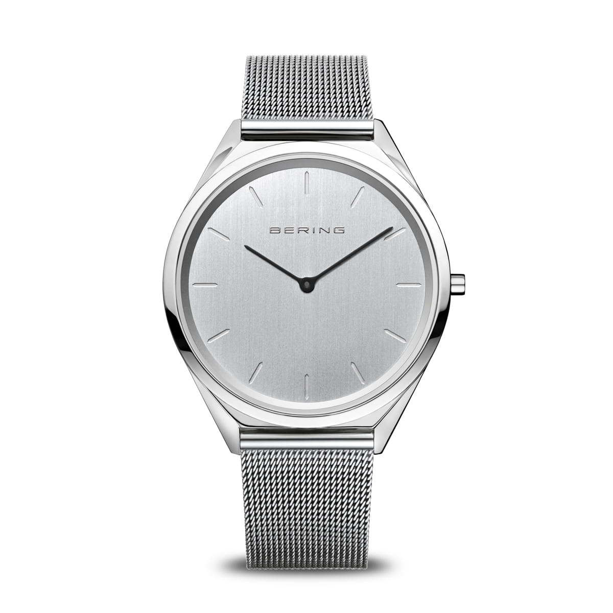 Reloj unisex con esfera plateada y correa de malla metálica, diseño minimalista y moderno.