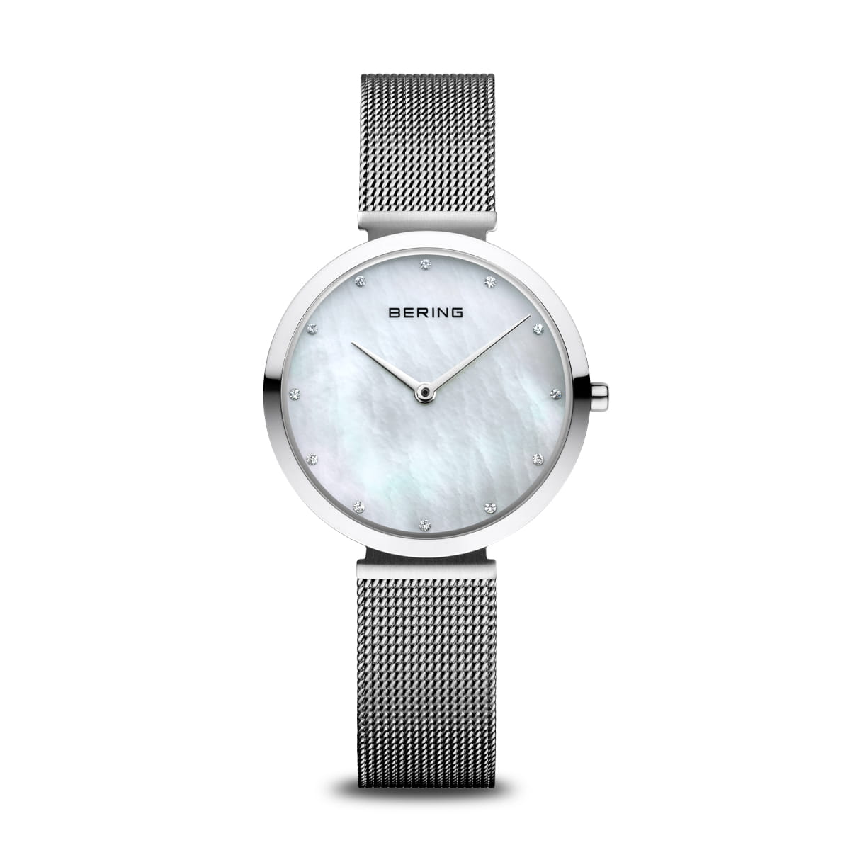Reloj con esfera de madreperla y correa de malla metálica plateada.