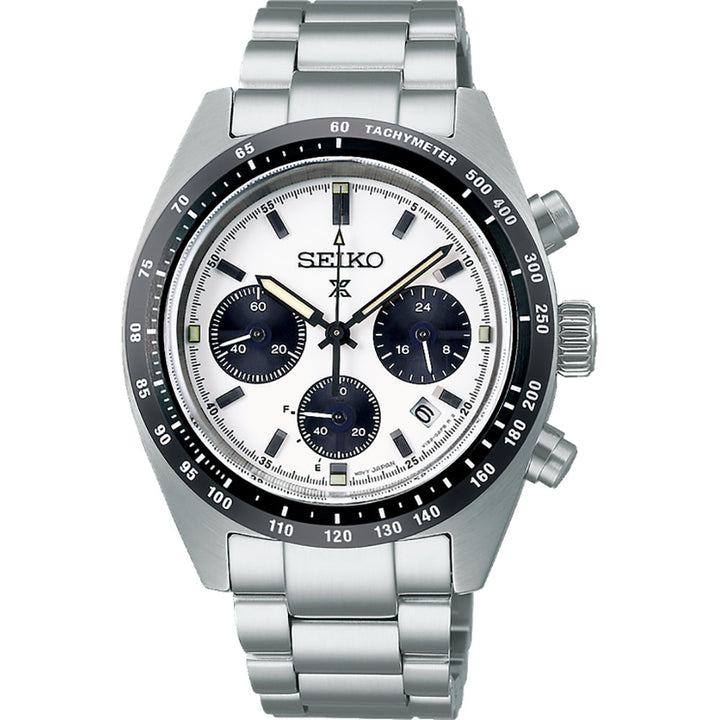 De Seiko Prospex herenhorloge SSC813P1 heeft een zilveren chronograaf met een witte wijzerplaat, drie zwarte subdials en een tachymeterschaal op de lunette. Het heeft een roestvrijstalen band en duurzaam saffierglas, met het Seiko-logo elegant gepositioneerd onder 12 uur.