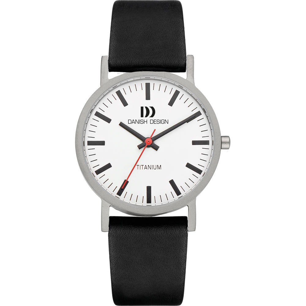 Reloj de titanio con esfera blanca, manecillas negras y correa de cuero negra.
