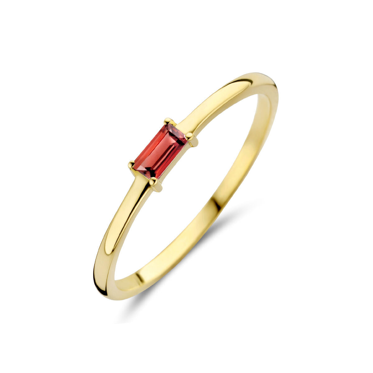 Anillo de oro amarillo de 14K con piedra de nacimiento granate en forma rectangular.