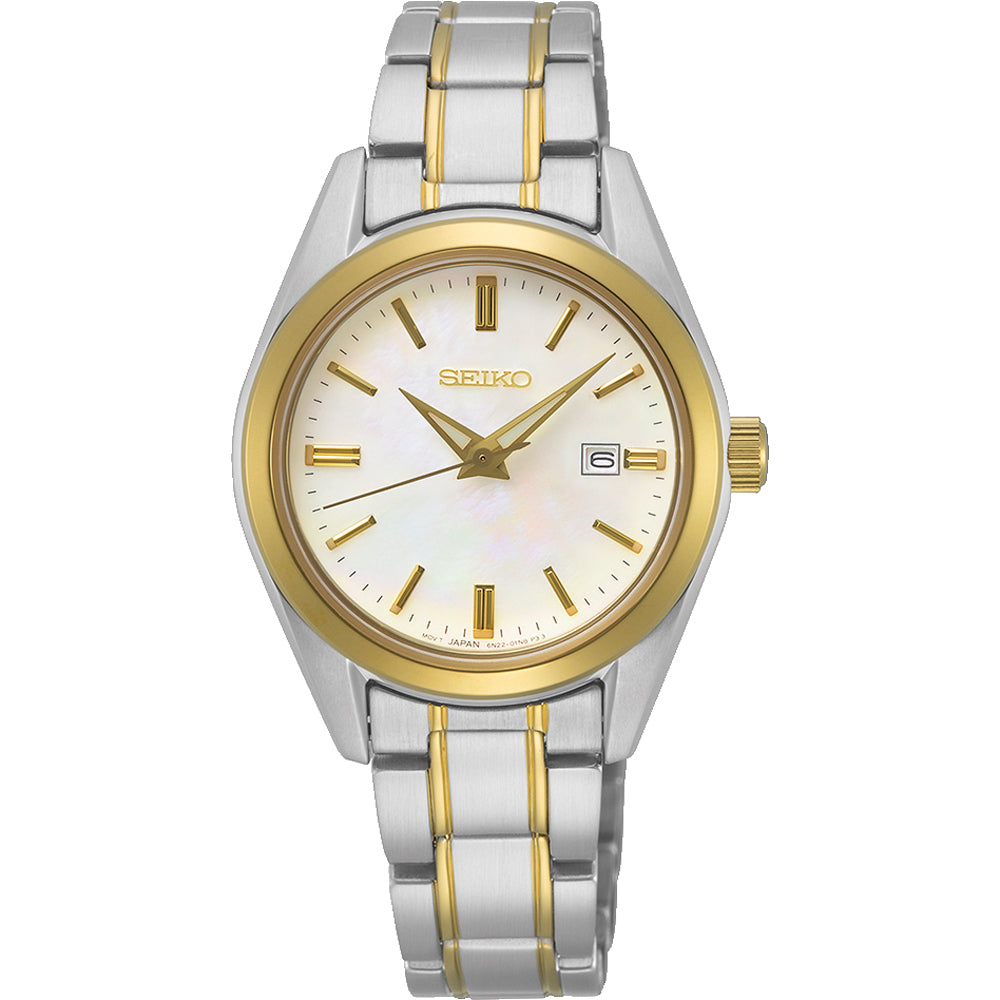 Reloj de dama Seiko con caja plateada y dorada, esfera nacarada y correa de acero inoxidable.