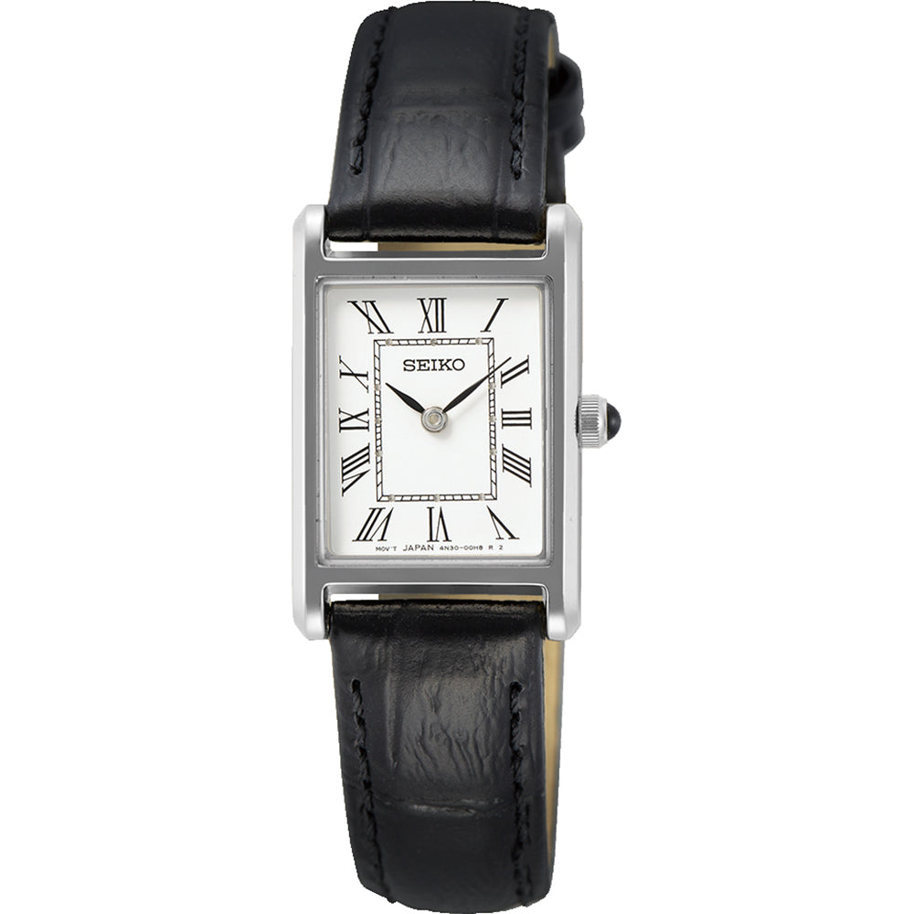 Reloj de dama Seiko con caja rectangular plateada, esfera blanca y correa de cuero negra.