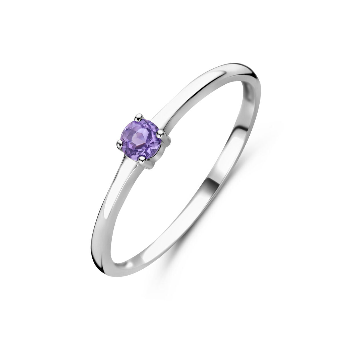 Anillo de plata rodiada con una piedra de nacimiento de amatista clara en el centro.