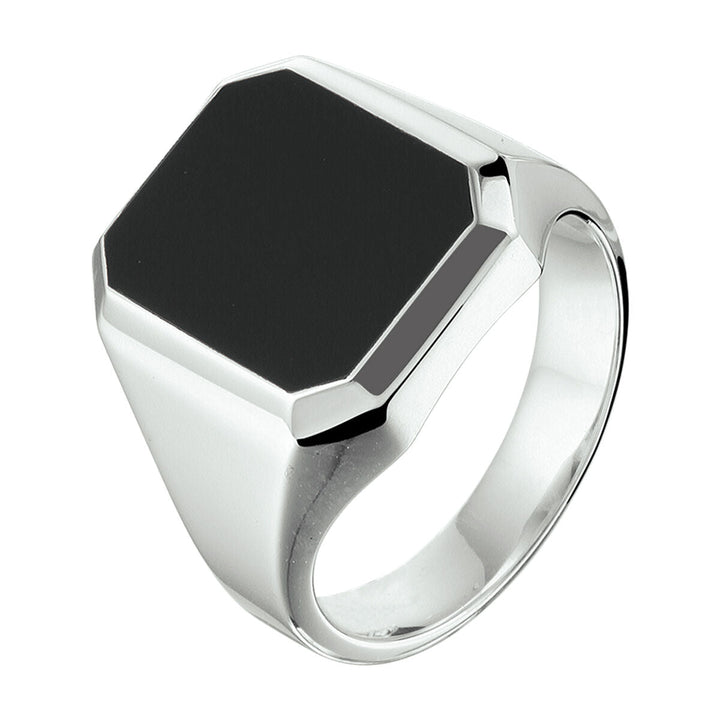 Een massief zilveren zegelring van Van der Kooij Collectie met een 13 x 11mm zwart onyx oppervlak en gerhodineerde afwerking-modern en strak vormgegeven.