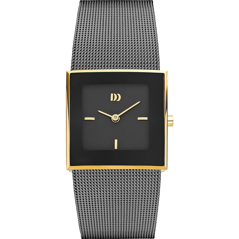 Reloj de mujer con esfera gris, caja cuadrada dorada y correa de malla negra.
