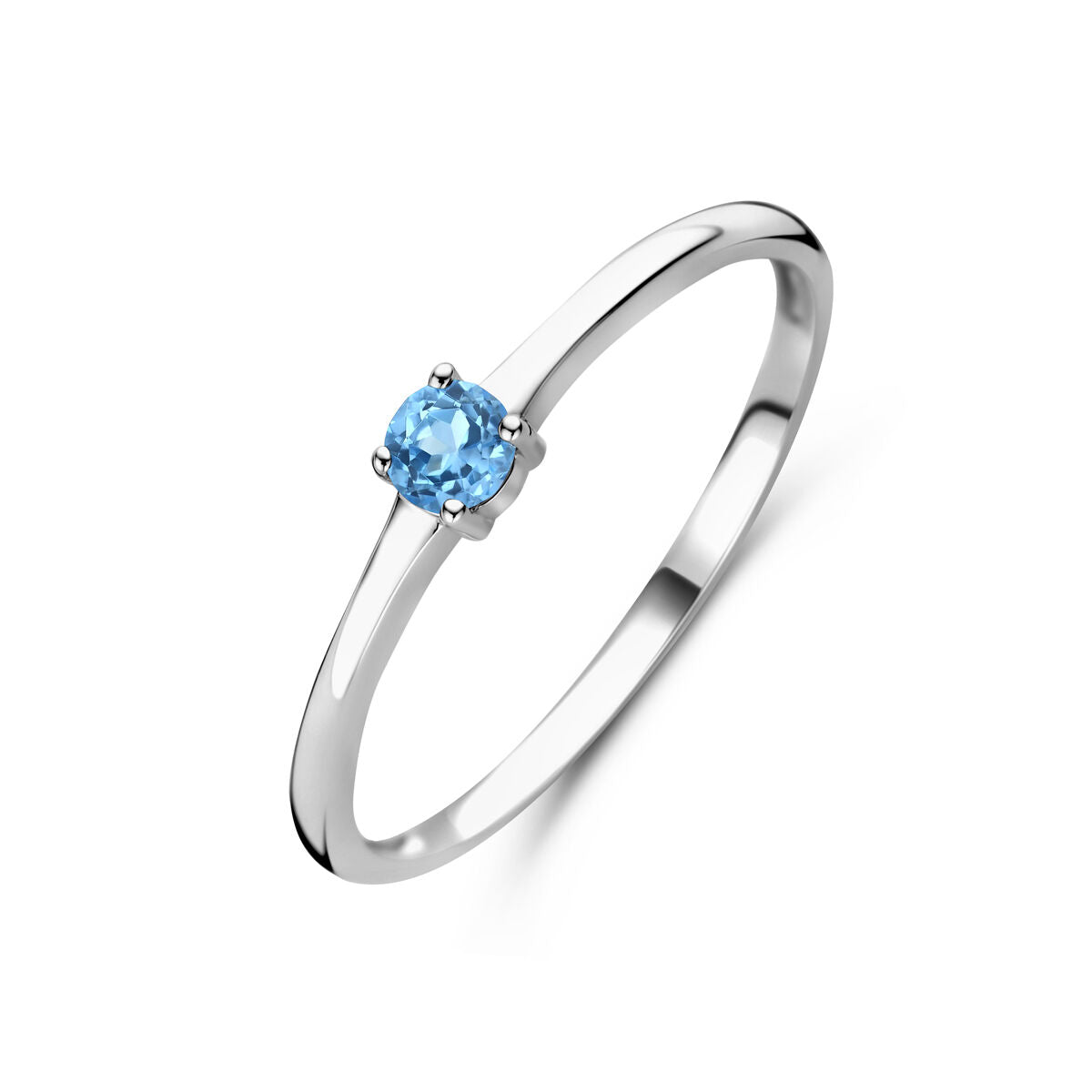 Anillo de plata rodiada con una piedra de topacio azul, diseño sencillo y elegante.