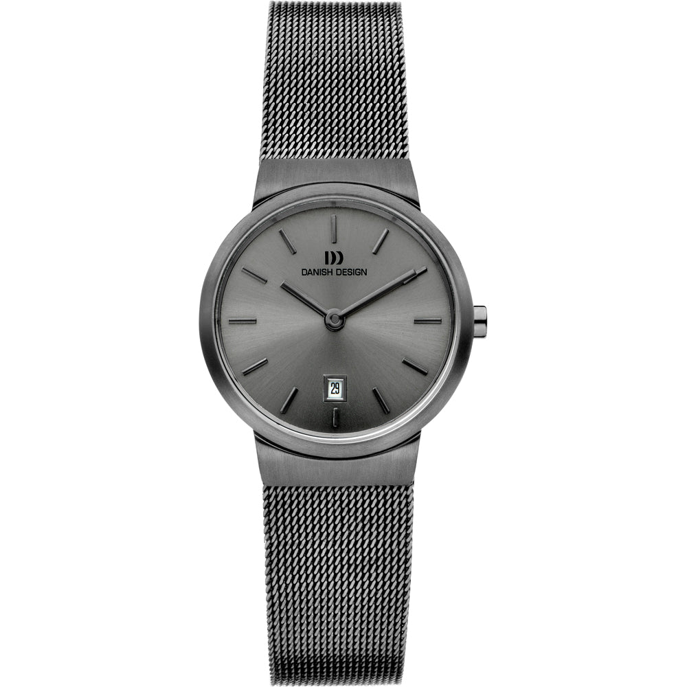 Reloj con esfera gris y correa de malla metálica, diseño minimalista y detalles en plata.