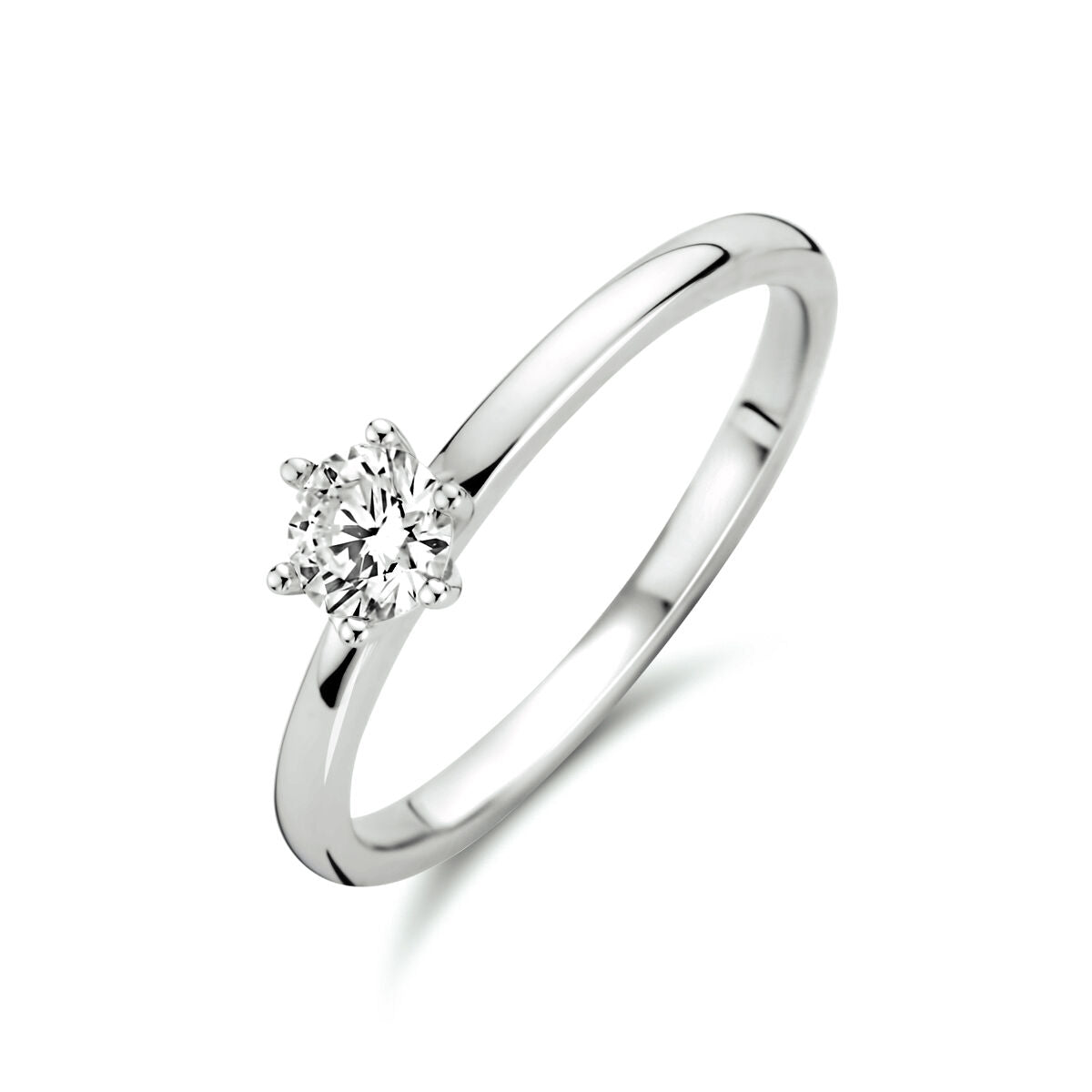 Anillo de oro blanco de 14 quilates con diamante de 0.25 ct, diseño sencillo y brillante.