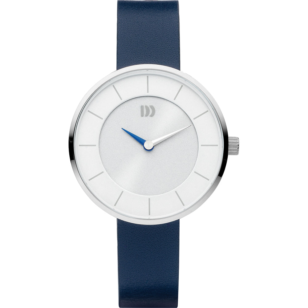 Reloj con esfera plateada, correa de cuero azul y detalles en acero inoxidable.