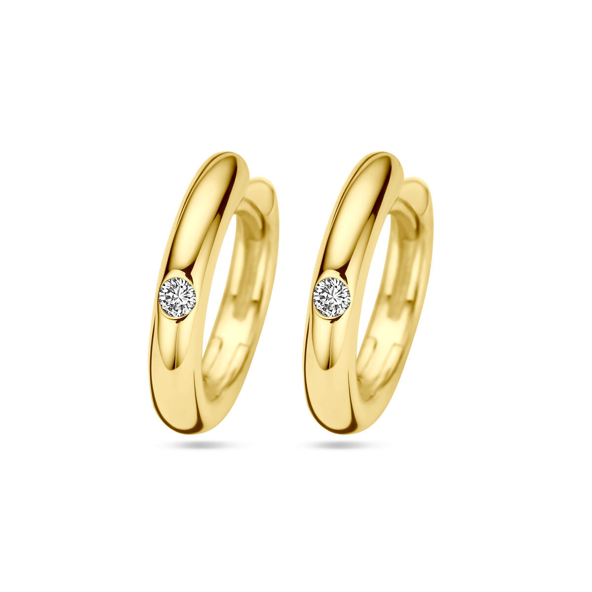 Aros de oro amarillo de 14K con diamantes de 0.04 ct (2x 0.02 ct) en el centro.